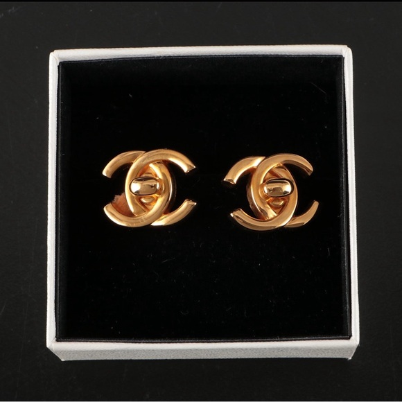 CHANEL Gold Plated CC Logo Turnlock Vintage Clip-On Earrings with Box - Picture 2 of 7